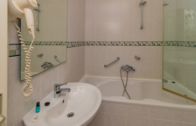 Bathroom B1